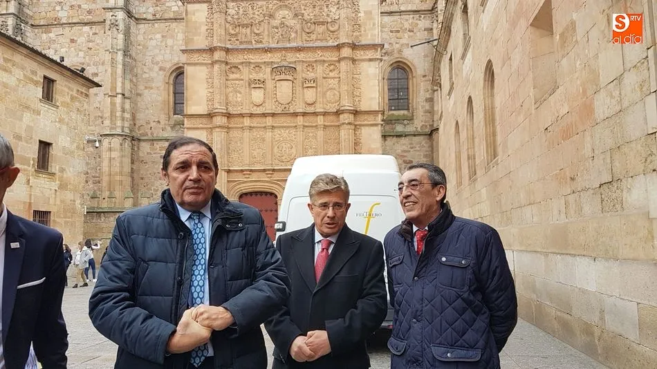 El consejero de Sanidad, con el gerente regional de Sacyl, Rafael López, y el delegado de la Junta, Bienvenido Mena