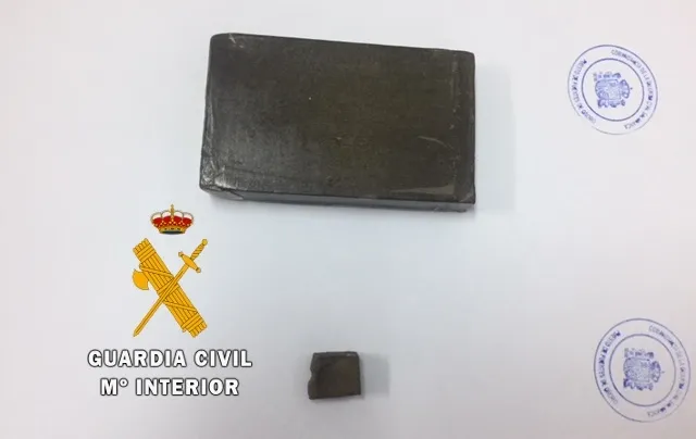 Paquete de hachís incautado al joven