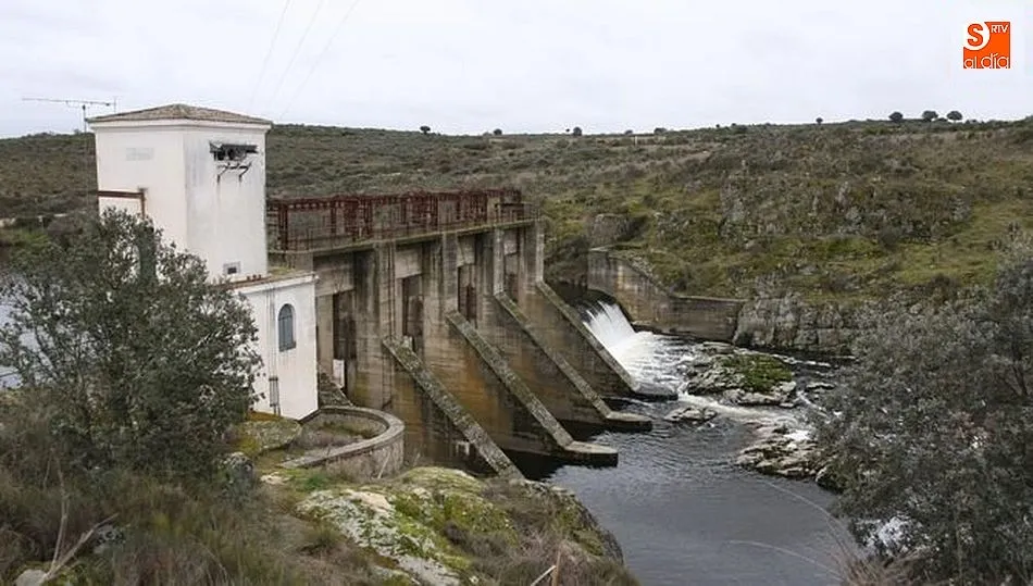 Foto 3 - Casi 3.500 personas piden con su firma el mantenimiento de la presa de Yecla de Yeltes