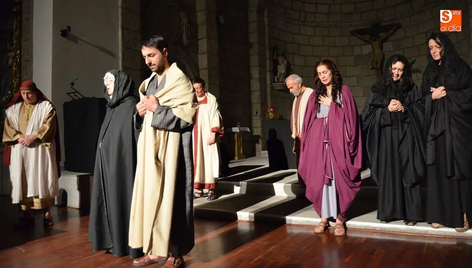 Momento de la representación del Auto de Pasión por el Colectivo Teatro Telar