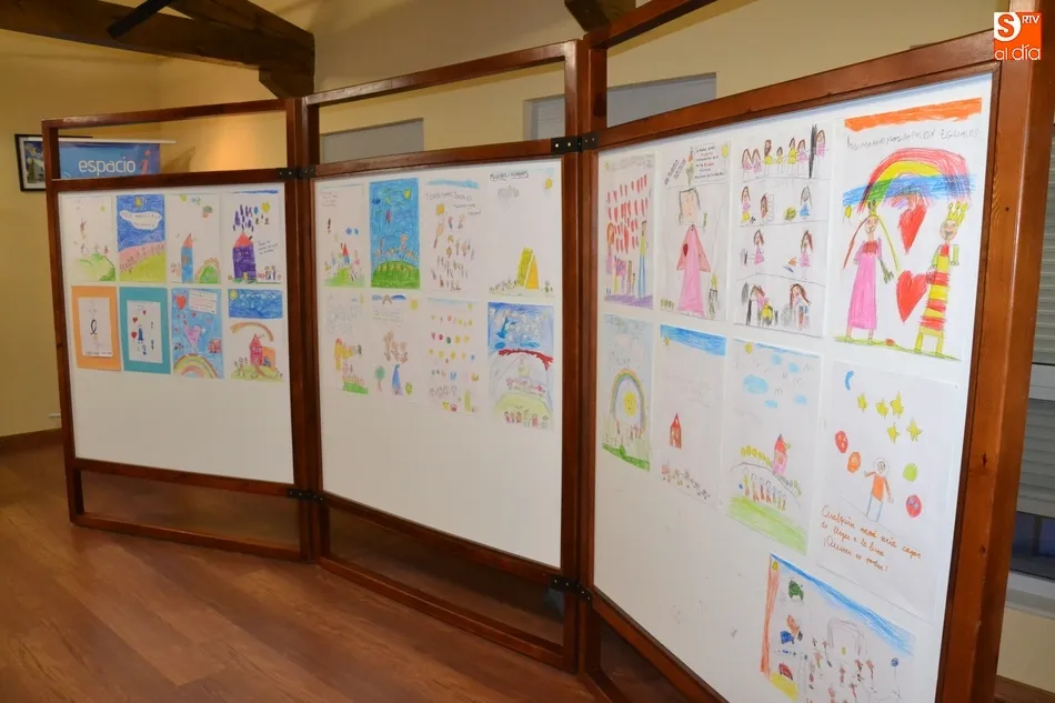 Foto 7 - Expuestos los carteles presentados al Concurso convocado por Misioneras-Santa Teresa  