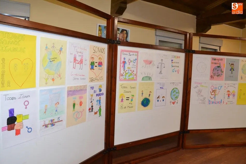 Foto 6 - Expuestos los carteles presentados al Concurso convocado por Misioneras-Santa Teresa  