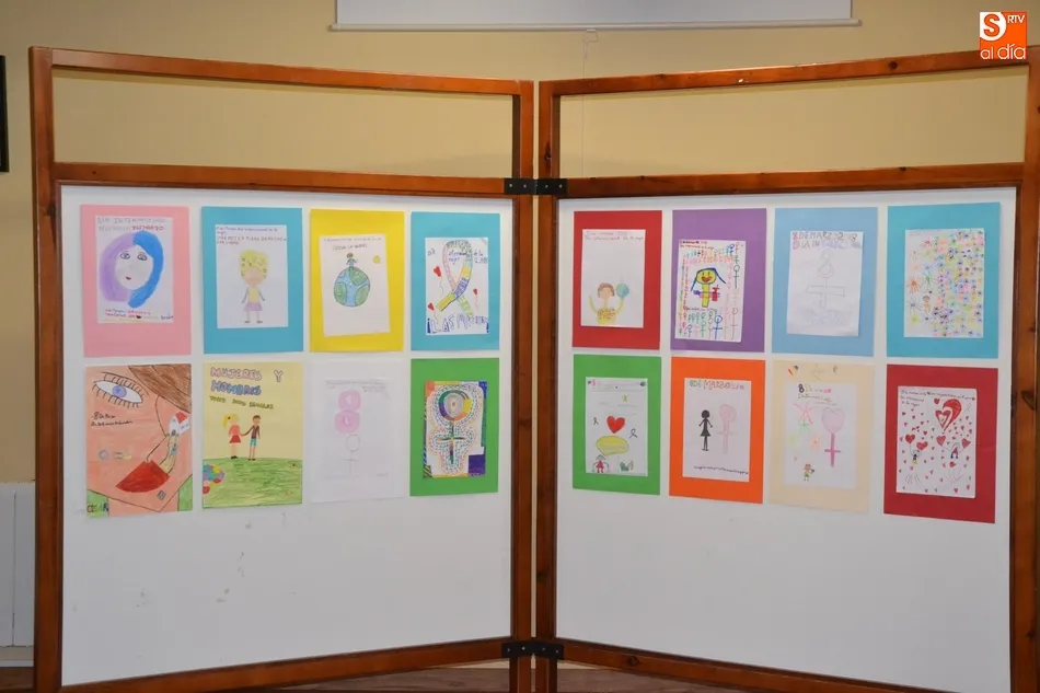 Foto 5 - Expuestos los carteles presentados al Concurso convocado por Misioneras-Santa Teresa  