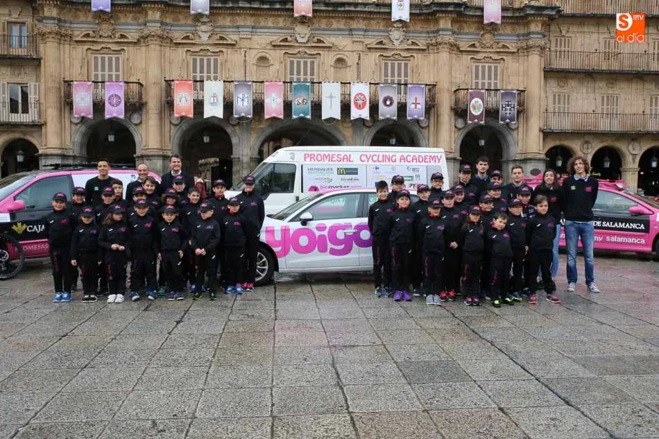 Foto 8 - La Escuela Promesal se pone de largo para la nueva temporada en la Plaza Mayor