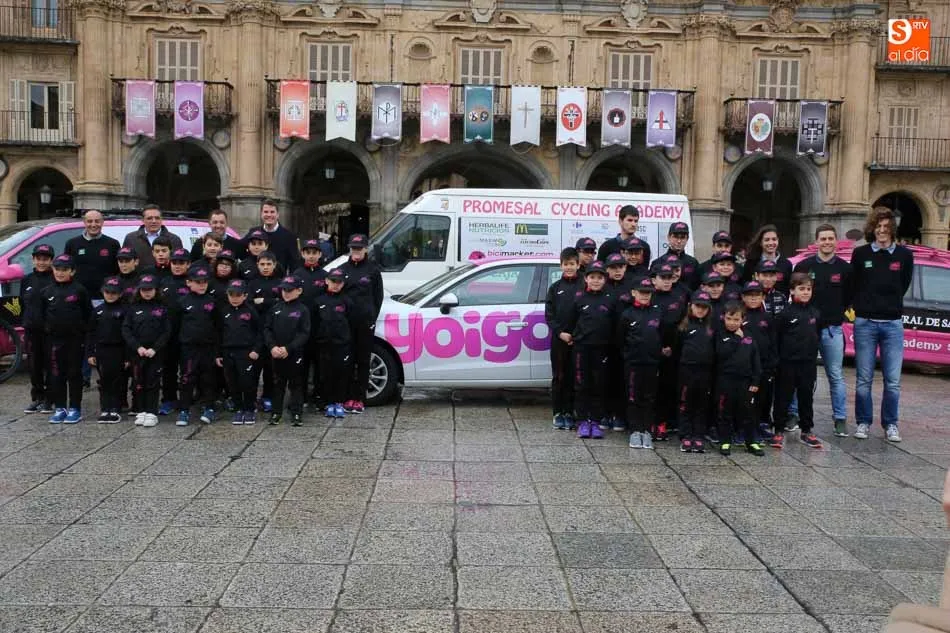 Foto 7 - La Escuela Promesal se pone de largo para la nueva temporada en la Plaza Mayor