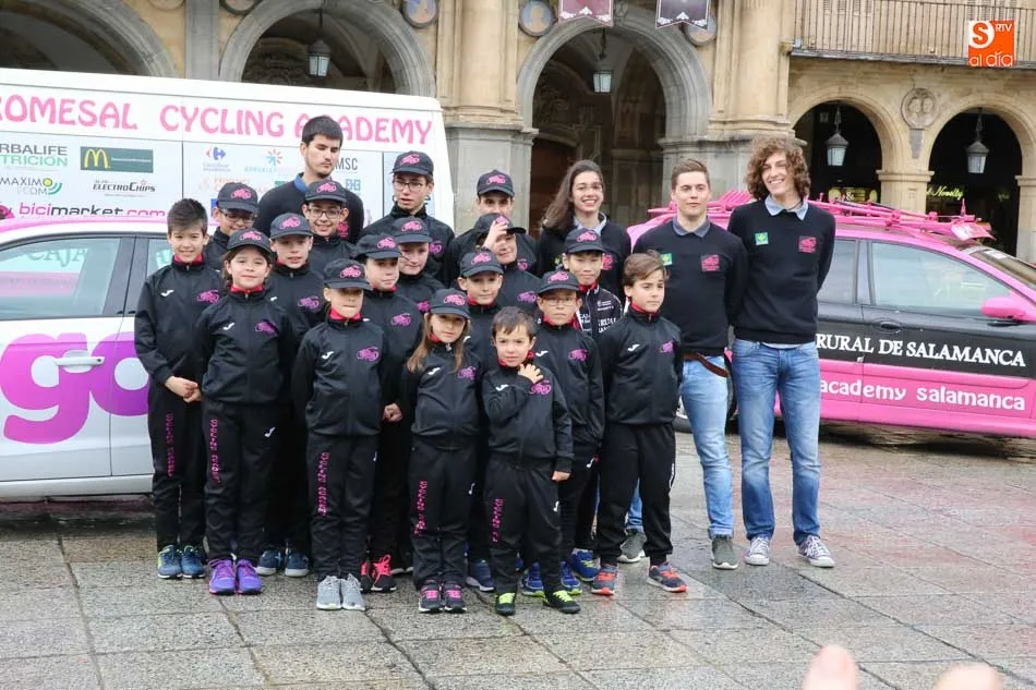 Foto 6 - La Escuela Promesal se pone de largo para la nueva temporada en la Plaza Mayor