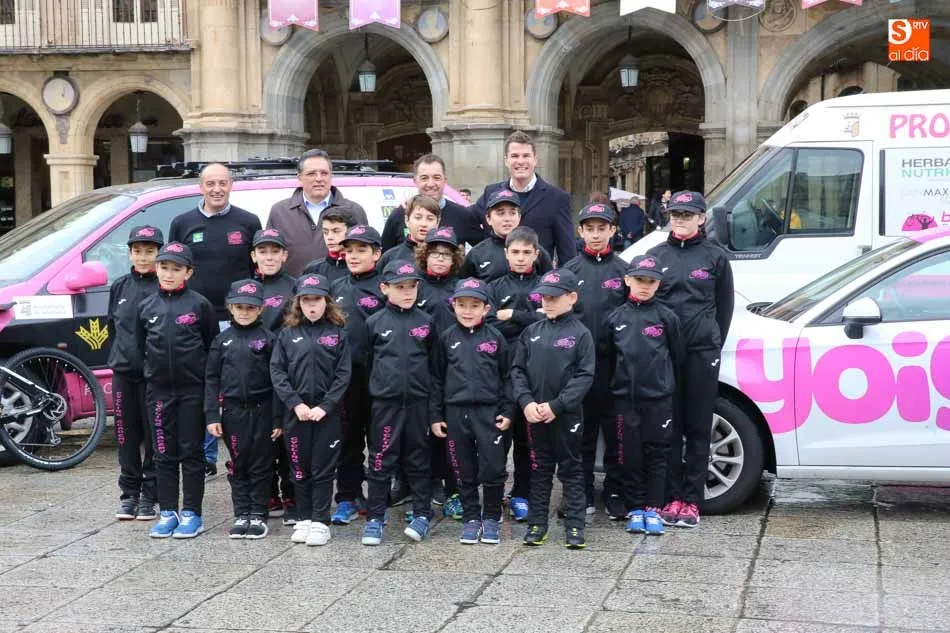 Foto 4 - La Escuela Promesal se pone de largo para la nueva temporada en la Plaza Mayor