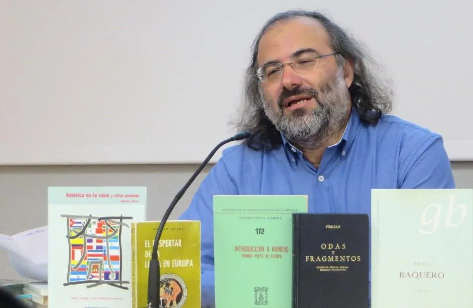 Foto 2 - Alencart: &ldquo;La poes&iacute;a ofrece alas para planear sobre la historia del hombre&rdquo;