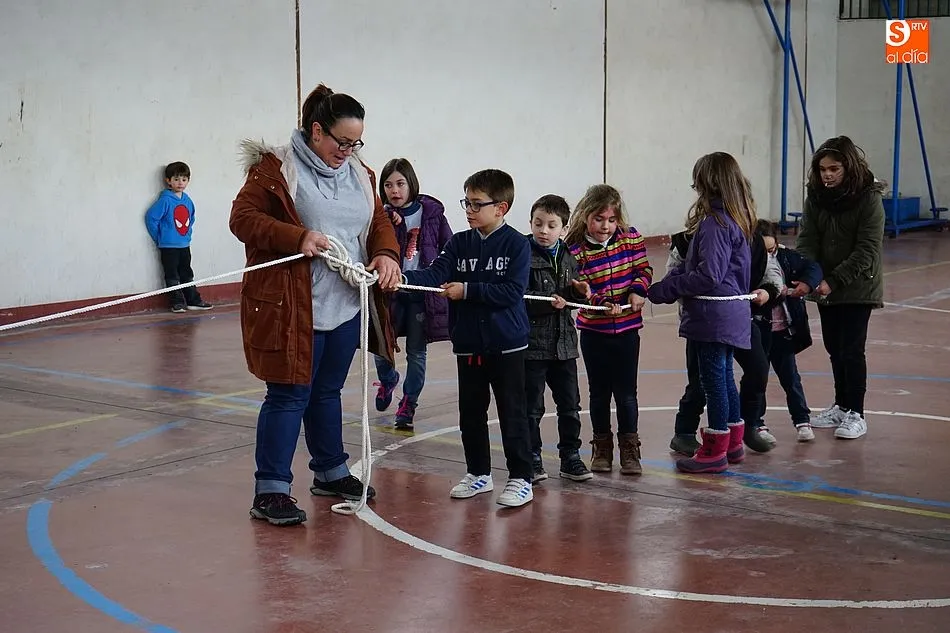 Foto 11 - M&aacute;s de medio centenar de personas acuden al II Encuentro en Defensa de la Escuela Rural