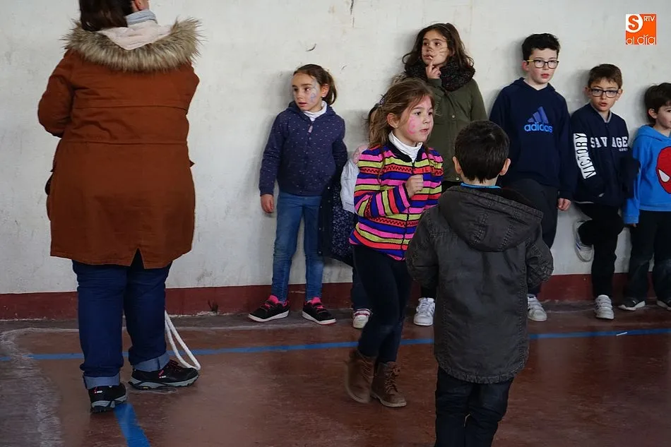 Foto 10 - M&aacute;s de medio centenar de personas acuden al II Encuentro en Defensa de la Escuela Rural