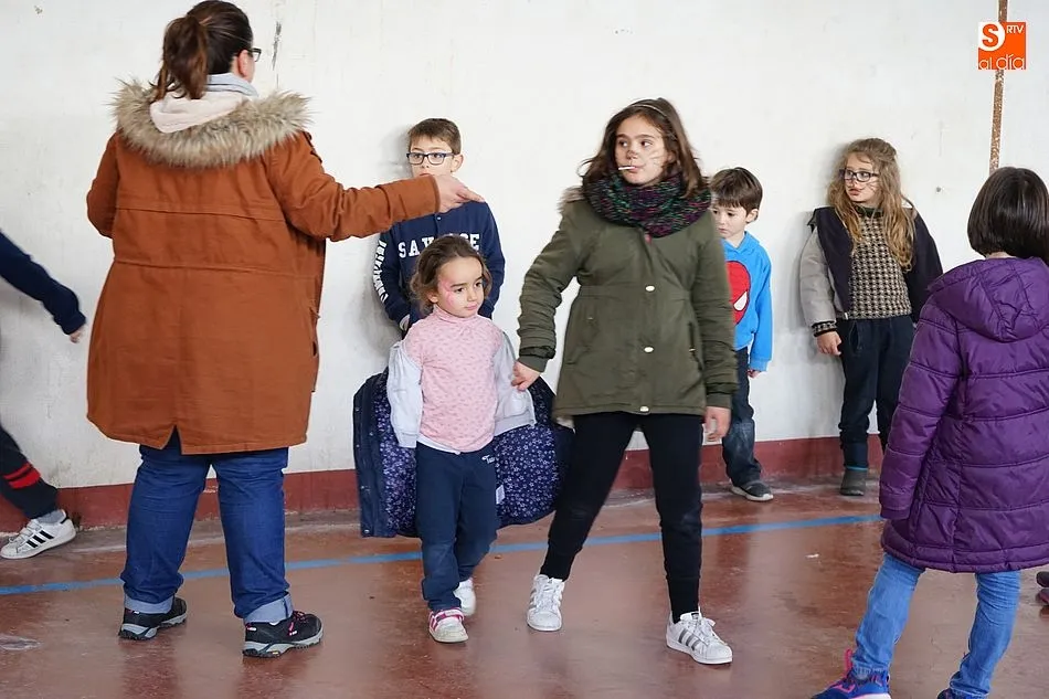 Foto 8 - M&aacute;s de medio centenar de personas acuden al II Encuentro en Defensa de la Escuela Rural