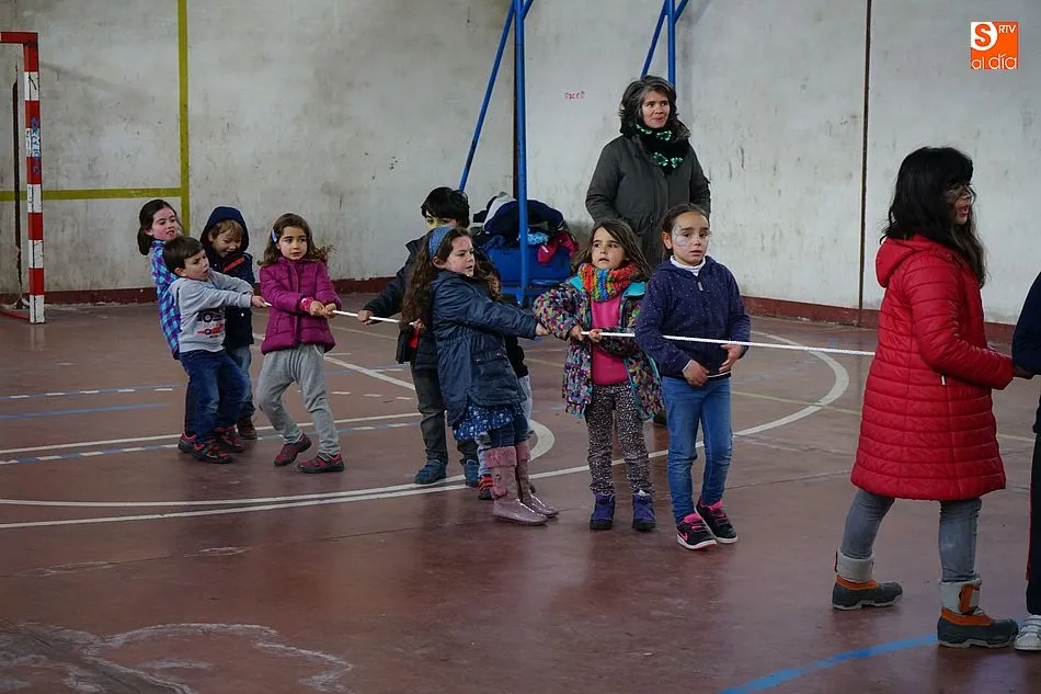 Foto 7 - M&aacute;s de medio centenar de personas acuden al II Encuentro en Defensa de la Escuela Rural