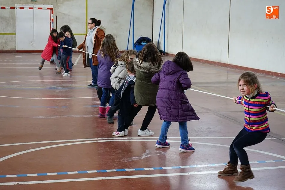 Foto 5 - M&aacute;s de medio centenar de personas acuden al II Encuentro en Defensa de la Escuela Rural