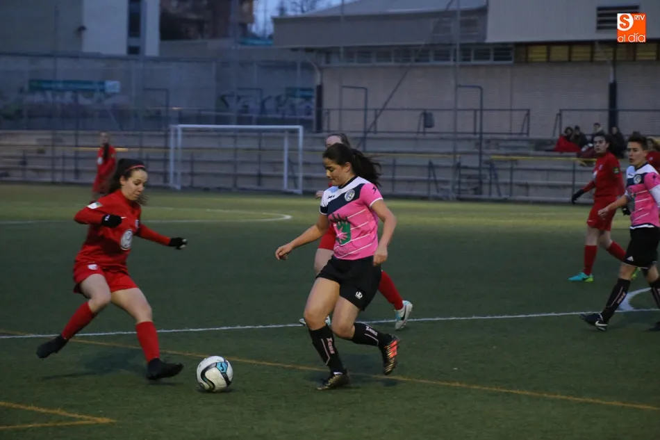 Foto 9 - El Santa Marta B da un golpe de autoridad en la Regional Juvenil y vence a Unionistas (1-2)