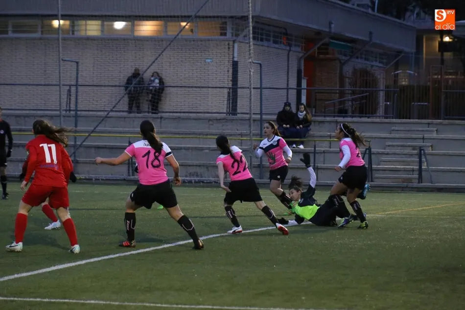 Foto 3 - El Santa Marta B da un golpe de autoridad en la Regional Juvenil y vence a Unionistas (1-2)