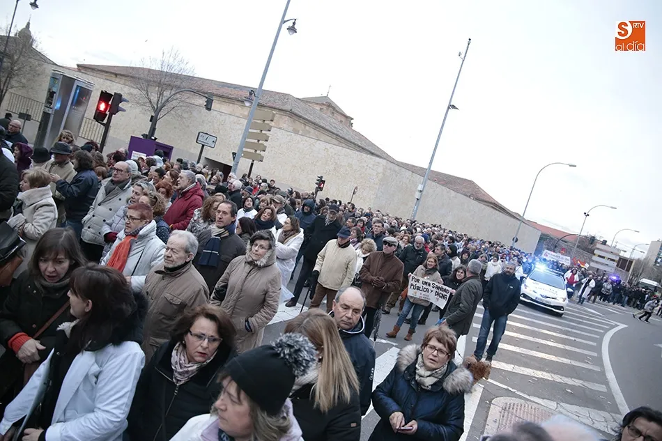 Foto 4 - Salamanca reivindica&nbsp;una Sanidad P&uacute;blica m&aacute;s justa en la sexta edici&oacute;n de la &lsquo;Marea blanca&rsquo; ...