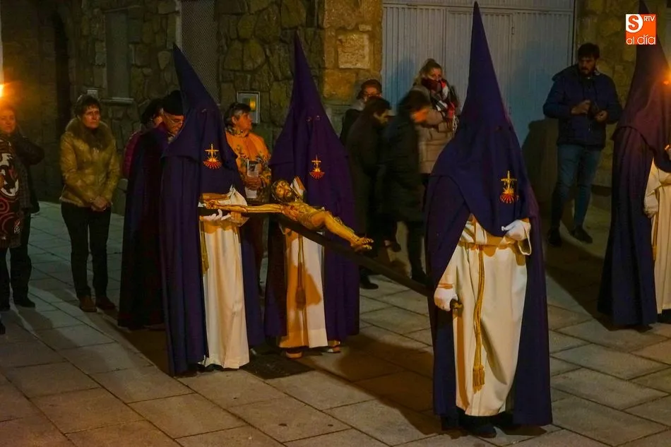 Foto 11 - La Cofrad&iacute;a de la Santa Vera Cruz cumple con el viacrucis inicial de Semana Santa