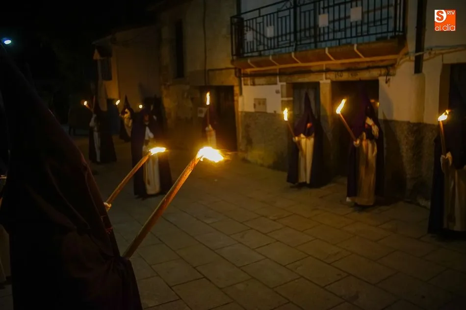 Foto 9 - La Cofrad&iacute;a de la Santa Vera Cruz cumple con el viacrucis inicial de Semana Santa