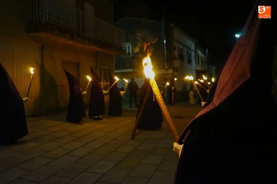 Foto 6 - La Cofrad&iacute;a de la Santa Vera Cruz cumple con el viacrucis inicial de Semana Santa