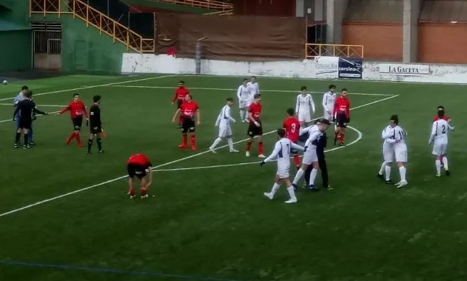 Foto 6 - Otra remontada permite al Ciudad Rodrigo finiquitar su d&eacute;cada sin ganar en B&eacute;jar  
