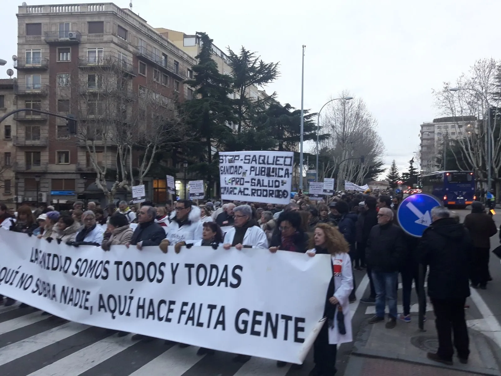 Foto 3 - Varias decenas de mirobrigenses se suman a la nueva &lsquo;Marea Blanca&rsquo; de Salamanca  