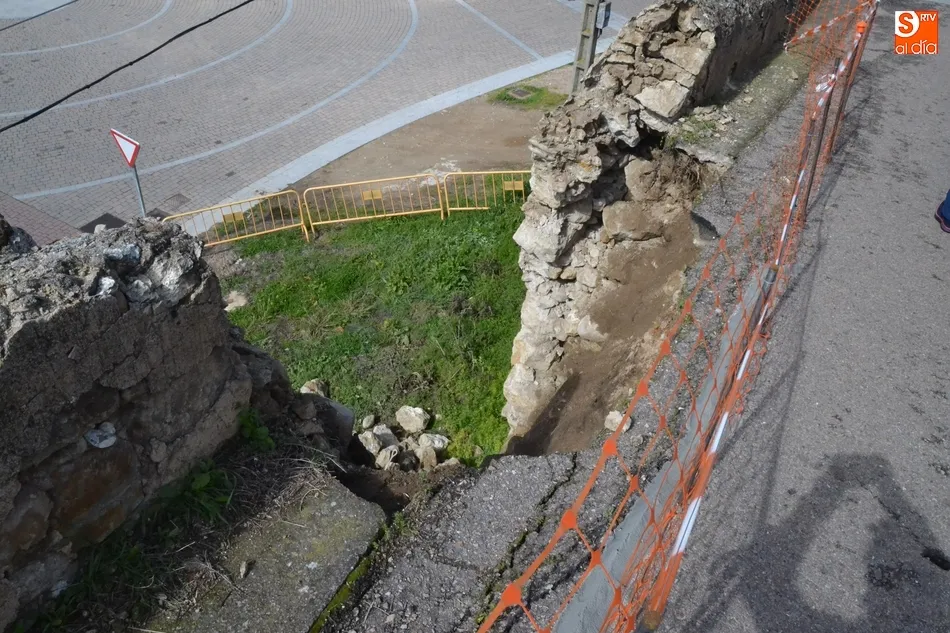 Foto 5 - Cede parte del muro de contenci&oacute;n de la Cuesta de Santiago  