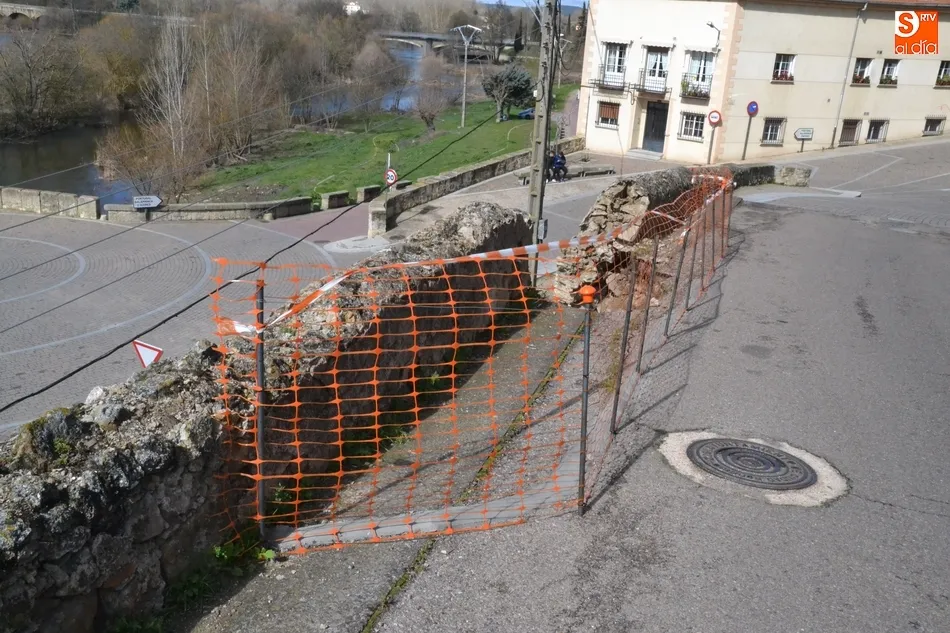 Foto 7 - Cede parte del muro de contenci&oacute;n de la Cuesta de Santiago  