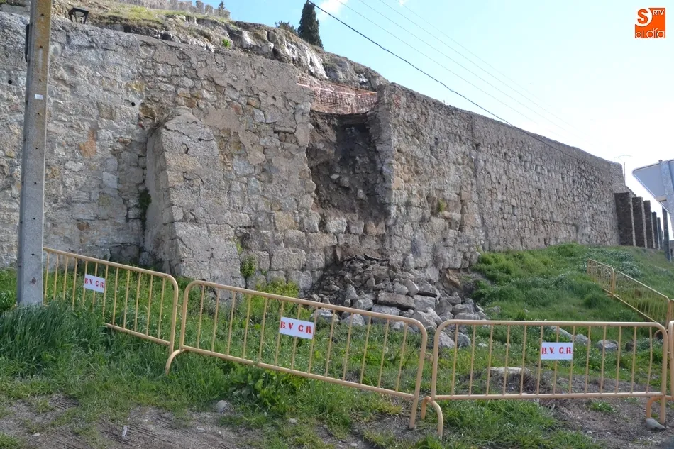 Foto 4 - Cede parte del muro de contenci&oacute;n de la Cuesta de Santiago  