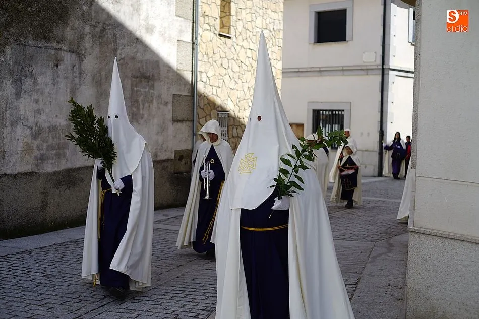 Foto 11 - Los fieles demuestran su devoci&oacute;n en el Domingo de Ramos