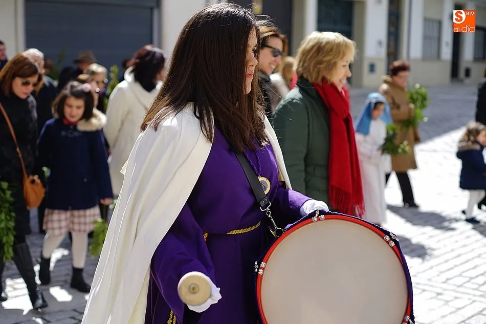 Foto 7 - Los fieles demuestran su devoci&oacute;n en el Domingo de Ramos