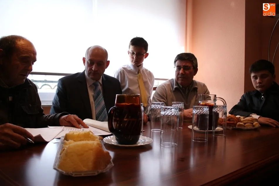 Foto 6 - Navales se vuelca un a&ntilde;o m&aacute;s con el Cabildo de la Vera Cruz
