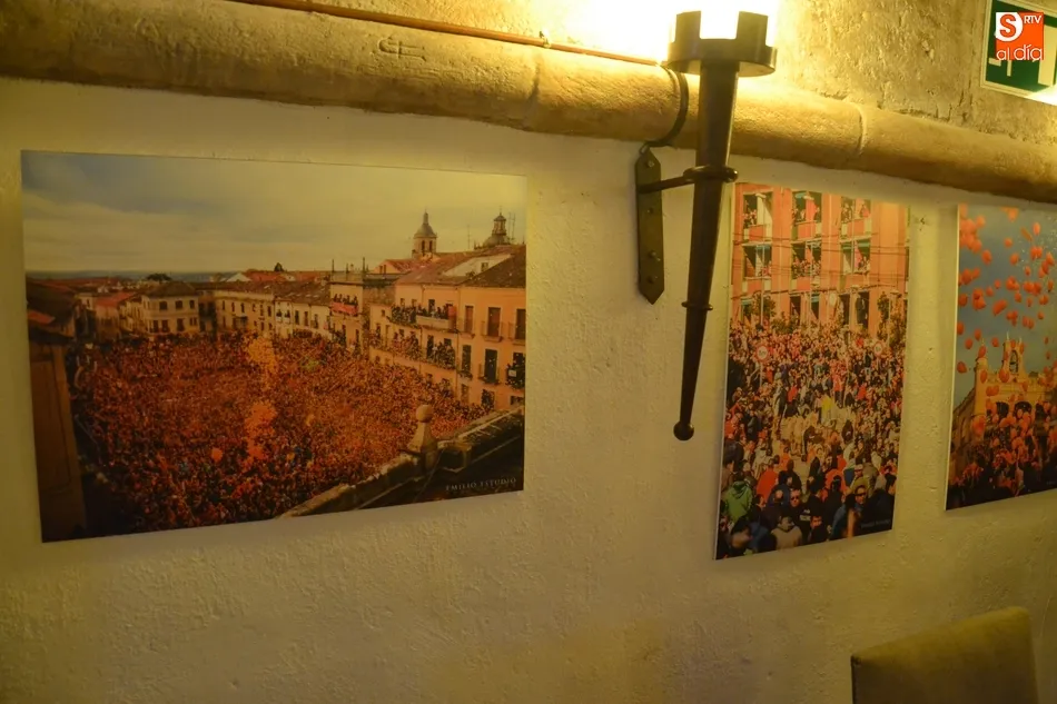 Foto 8 - El Parador da la bienvenida a una exposici&oacute;n fotogr&aacute;fica sobre el Carnaval  