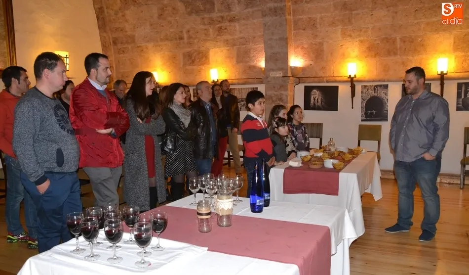 El Parador da la bienvenida a una exposición fotográfica sobre el Carnaval  