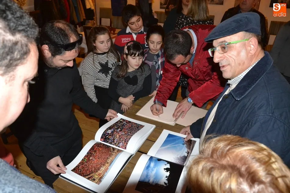 Foto 3 - El Parador da la bienvenida a una exposici&oacute;n fotogr&aacute;fica sobre el Carnaval  