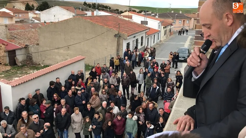 Foto 5 - Navales se vuelca un a&ntilde;o m&aacute;s con el Cabildo de la Vera Cruz