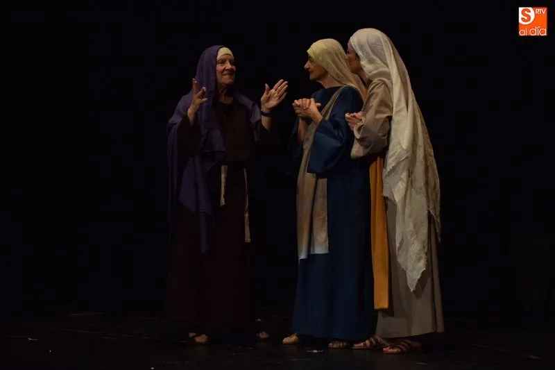 Foto 10 - La Pasi&oacute;n de Cristo se vive en el teatro