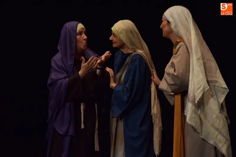 Foto 6 - La Pasi&oacute;n de Cristo se vive en el teatro