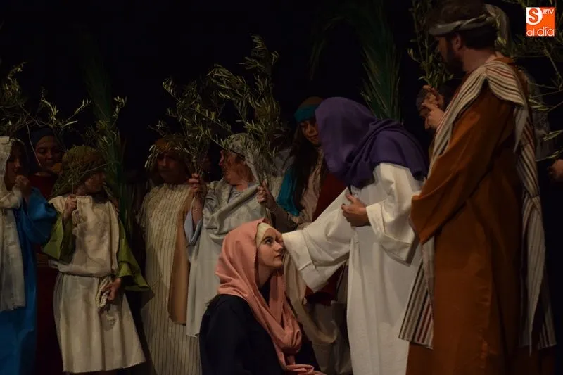 Foto 5 - La Pasi&oacute;n de Cristo se vive en el teatro