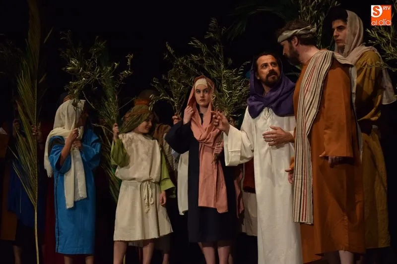 Foto 4 - La Pasi&oacute;n de Cristo se vive en el teatro