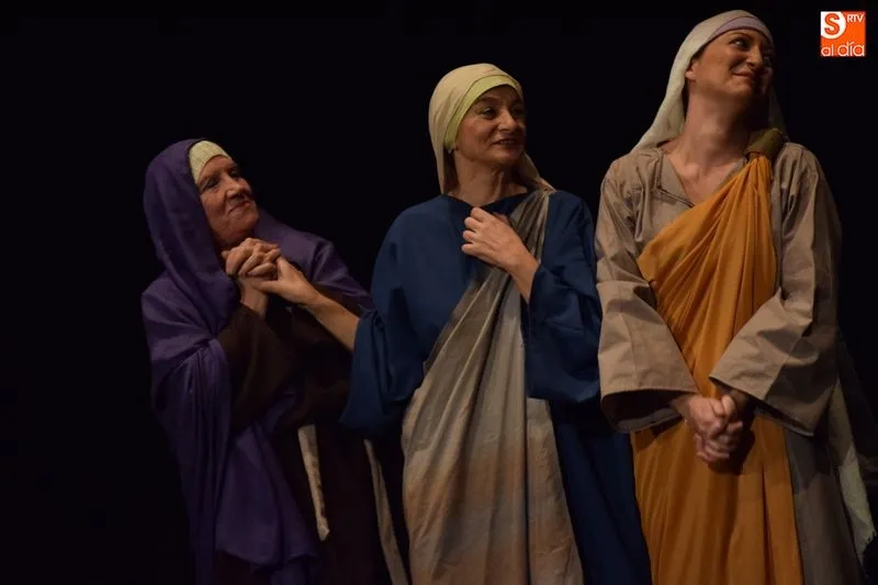 Foto 3 - La Pasi&oacute;n de Cristo se vive en el teatro