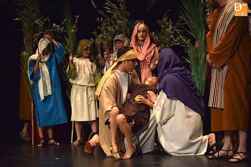 Jesús entra en Jerusalén en una escena de la obra