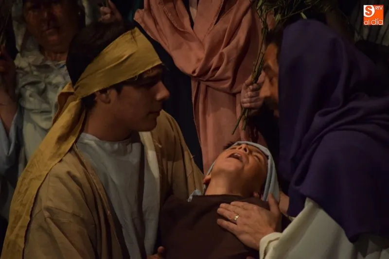 Foto 2 - La Pasi&oacute;n de Cristo se vive en el teatro