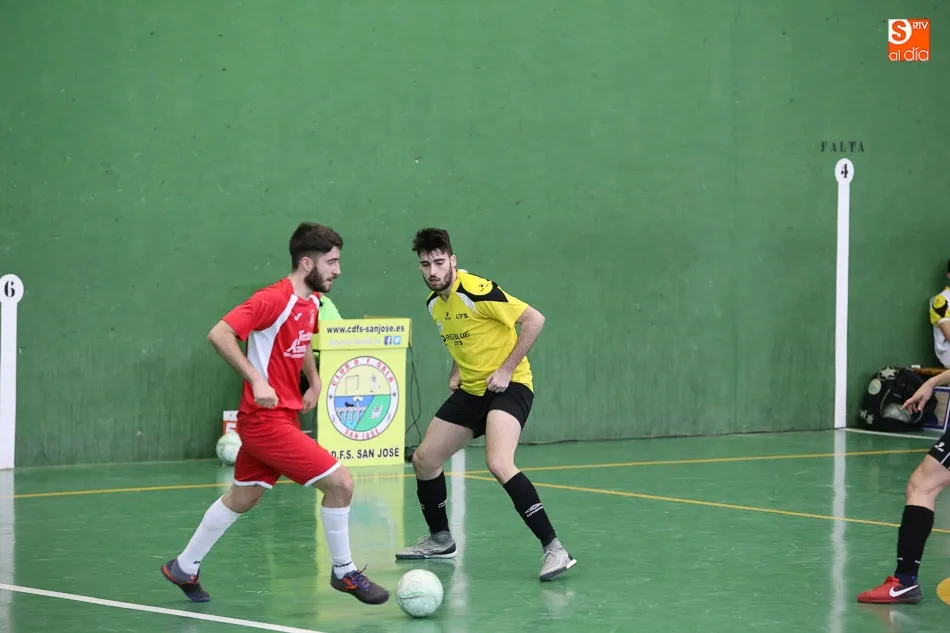 Foto 9 - El III Columnas sale victorioso de los derbis de Tercera y de Divisi&oacute;n de Honor
