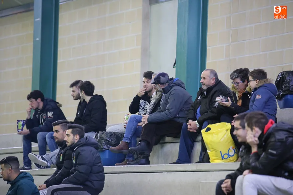 Foto 7 - El III Columnas sale victorioso de los derbis de Tercera y de Divisi&oacute;n de Honor