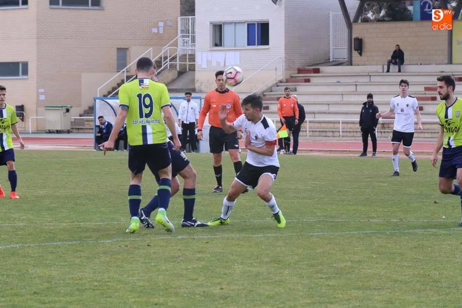 Foto 7 - El Ribert golea al Navega pero el Salmantino UDS B no pierde su estela tras ganar al Helm&aacute;ntico