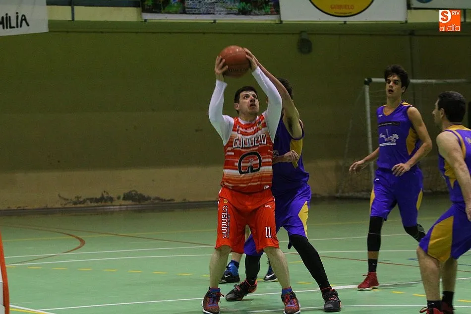 Foto 10 - El Guijuelo DOP inicia el playoff con derrota ante el Santa Marta Doze (56-69)