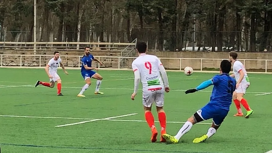 Foto 11 - Empate insuficiente para el CF Salmantino UDS que le saca de los puestos de play-off (2-2)