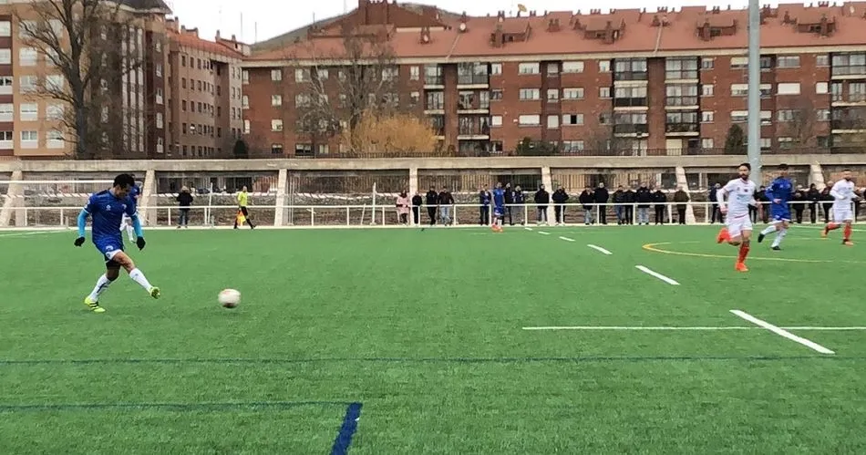 Foto 8 - Empate insuficiente para el CF Salmantino UDS que le saca de los puestos de play-off (2-2)