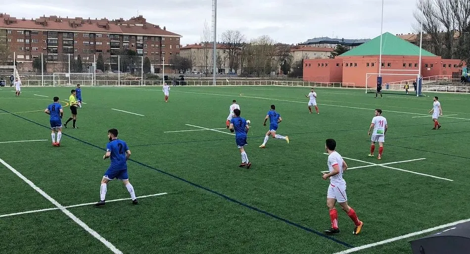 Foto 3 - Empate insuficiente para el CF Salmantino UDS que le saca de los puestos de play-off (2-2)