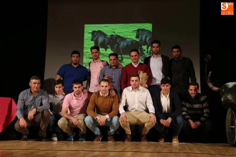 Comisión Toro del Voto junto al alcalde, Julián Barrera, y los mayorales Roberto López y Miguel Ángel Sánchez